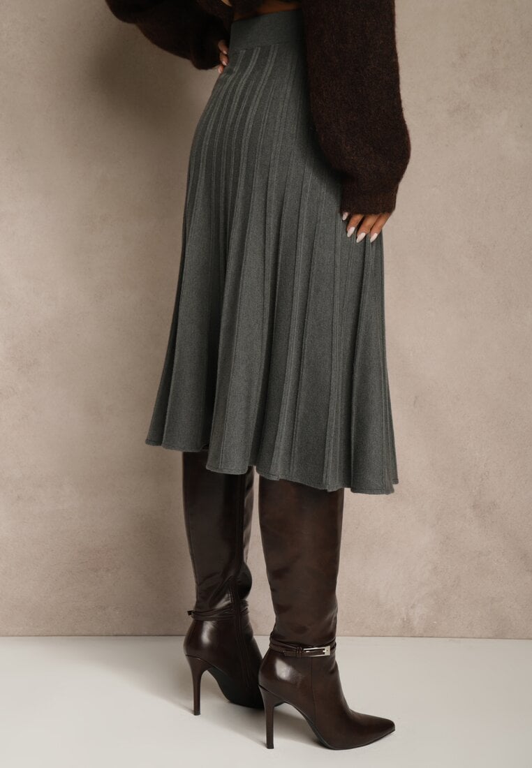 Ciemnoszara Dzianinowa Spódnica Plisowana o Rozkloszowanym Kroju Tuswia