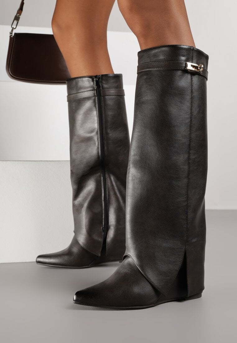 Brązowe Kozaki na Koturnie z Cholewką Imitującą Nogawkę z Aplikacją Testarria