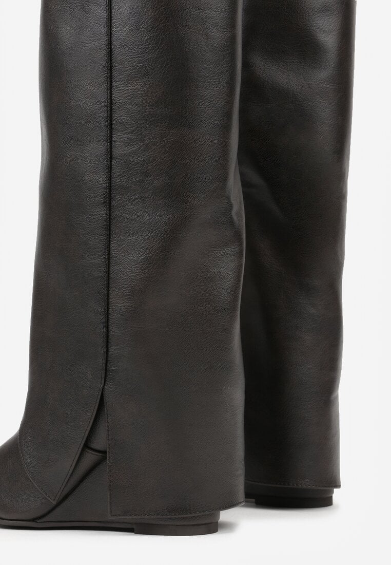 Brązowe Kozaki na Koturnie z Cholewką Imitującą Nogawkę z Aplikacją Testarria