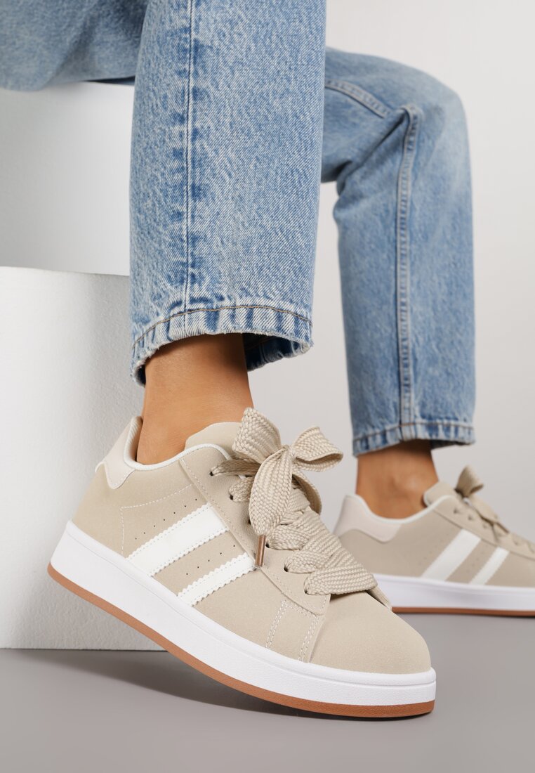 Beżowo-Białe Sneakersy na Niskiej Platformie z Naszywkami Flordexia