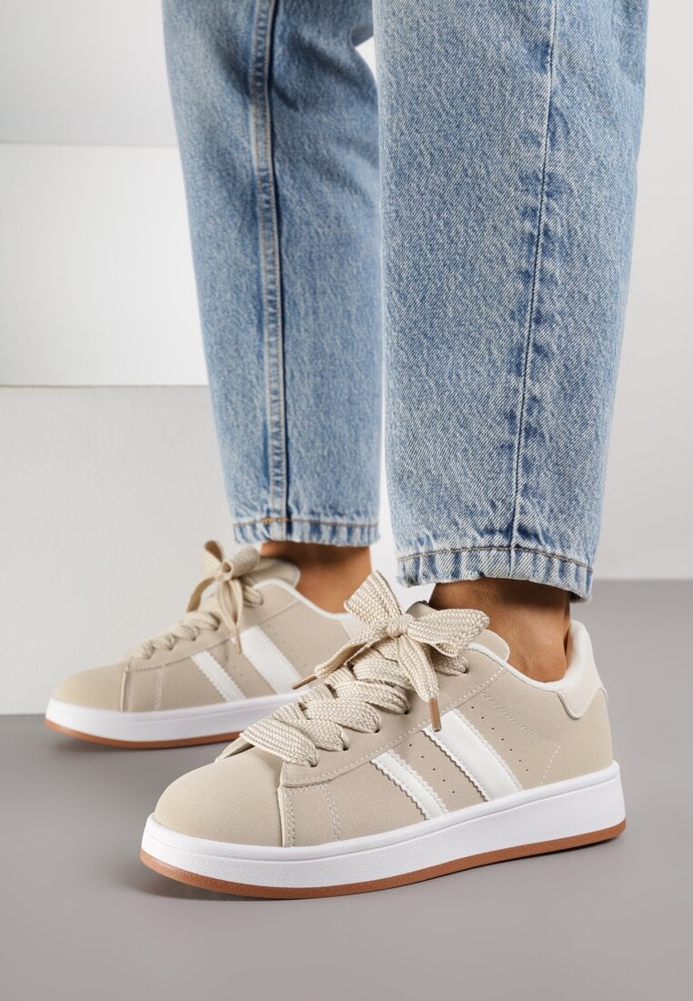 Beżowo-Białe Sneakersy na Niskiej Platformie z Naszywkami Flordexia