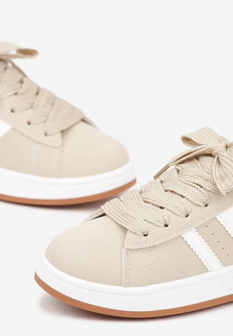 Beżowo-Białe Sneakersy na Niskiej Platformie z Naszywkami Flordexia