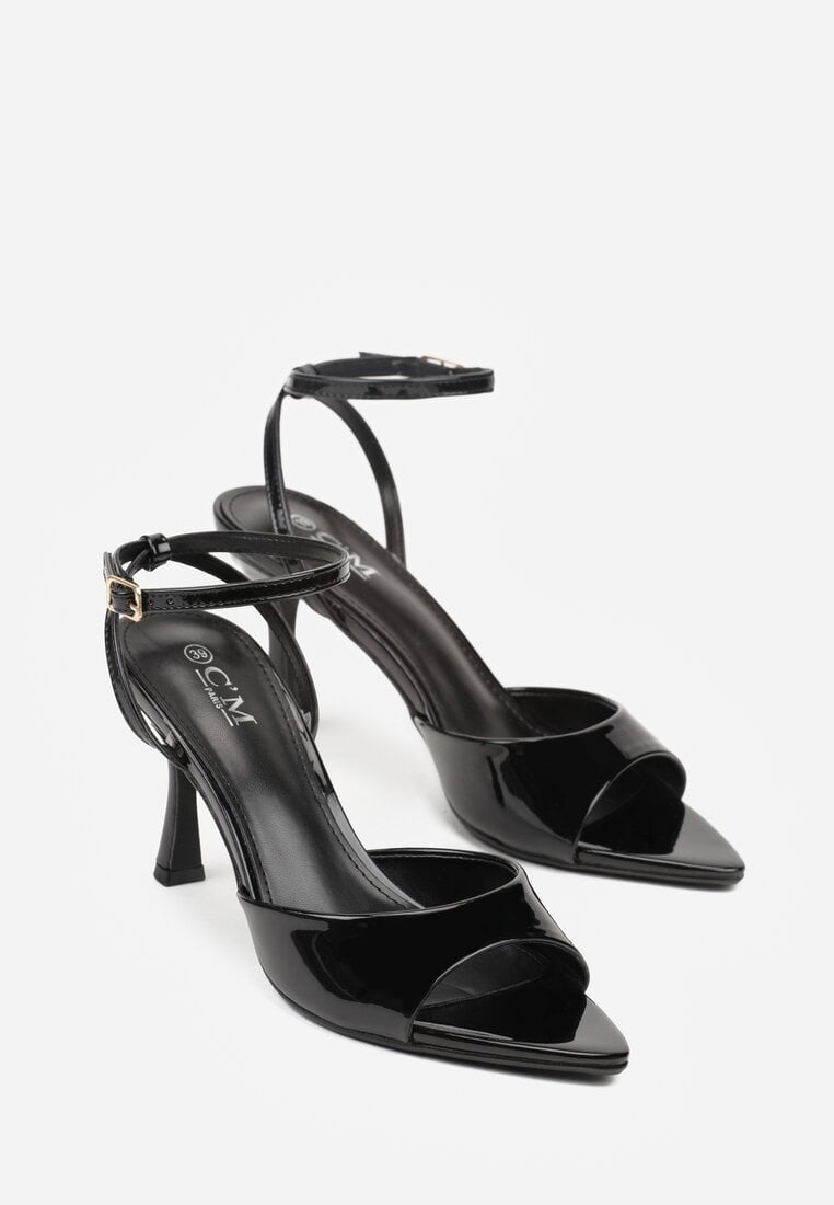 Czarne Sandały na Szpilce z Paskiem z Klamerką i Lakierowanym Połyskiem Celafere