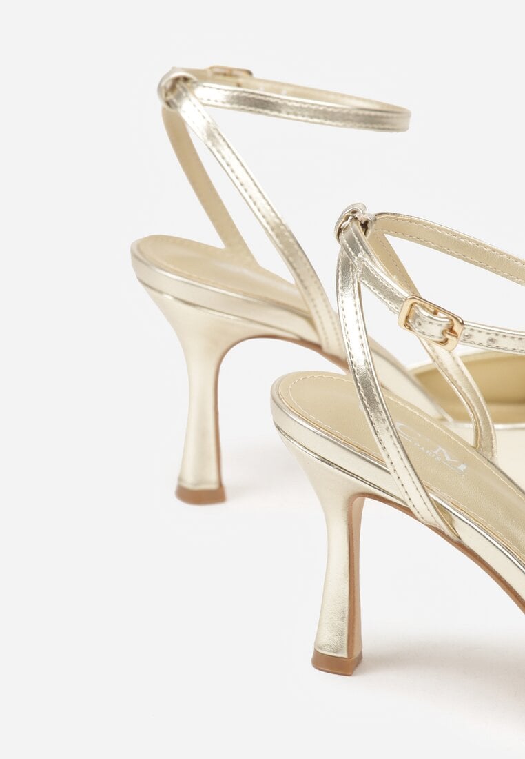 Złote Sandały na Szpilce z Paskiem z Klamerką i Lakierowanym Połyskiem Celafere