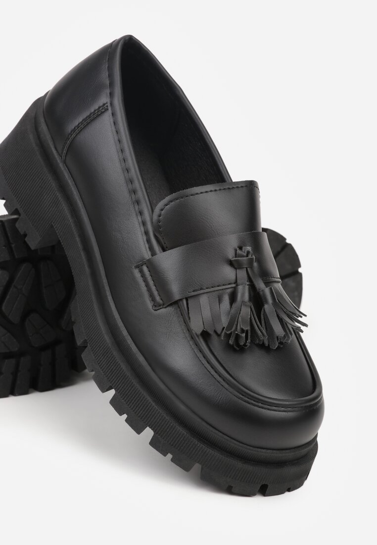 Czarne Mokasyny na Platformie Ozdobione Frędzlami Sewrisa