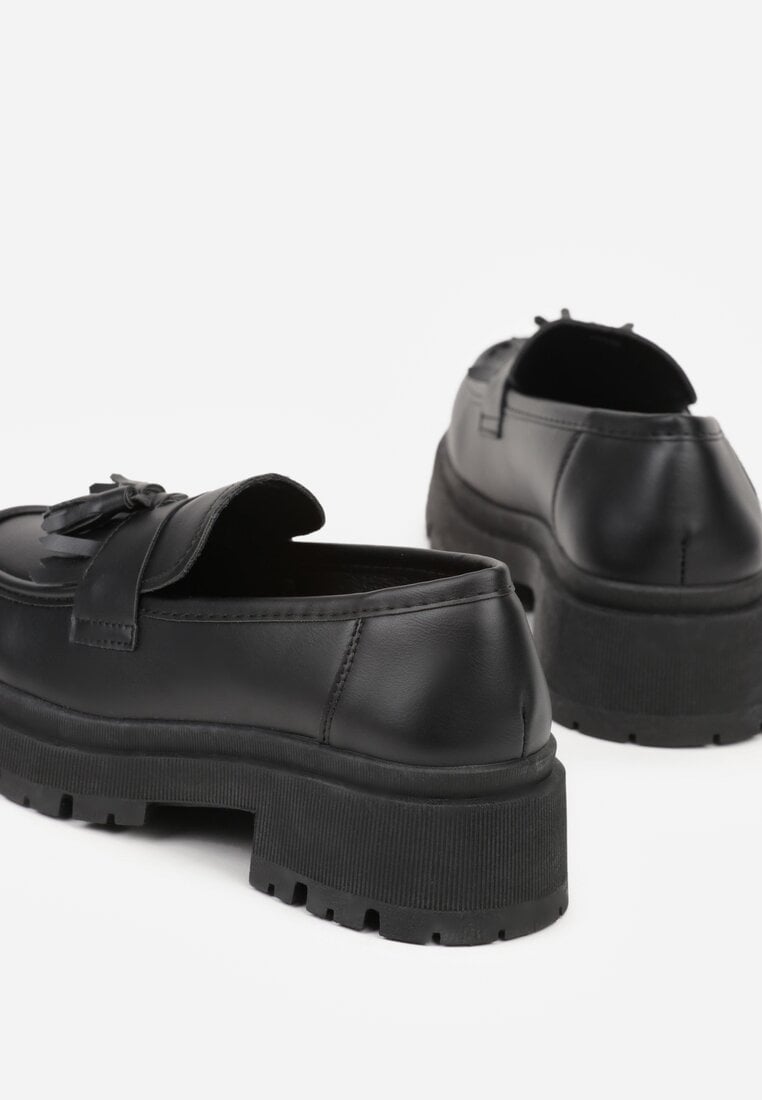 Czarne Mokasyny na Platformie Ozdobione Frędzlami Sewrisa