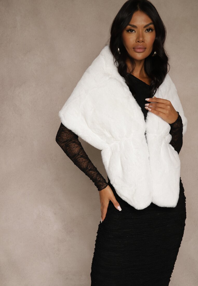 Białe Ponczo z Ozdobnym Futerkiem Cralinne