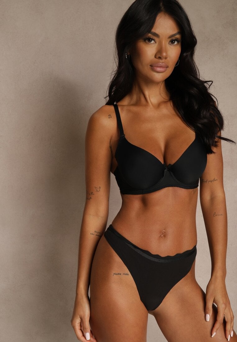 Czarny Gładki Biustonosz o Klasycznym Fasonie Arriethia