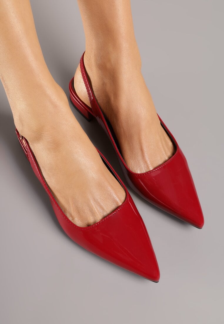 Bordowe Sandały Lakierowane na Płaskiej Podeszwie z Ozdobnym Paskiem Delaniael