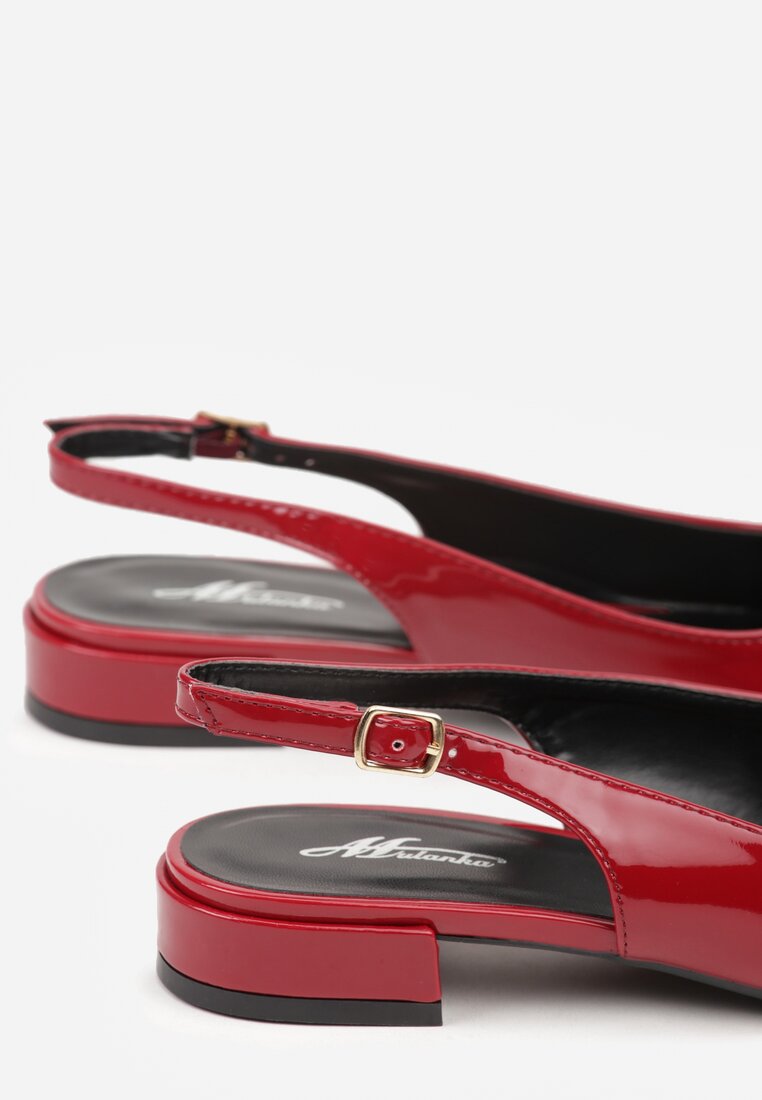 Bordowe Sandały Lakierowane na Płaskiej Podeszwie z Ozdobnym Paskiem Delaniael