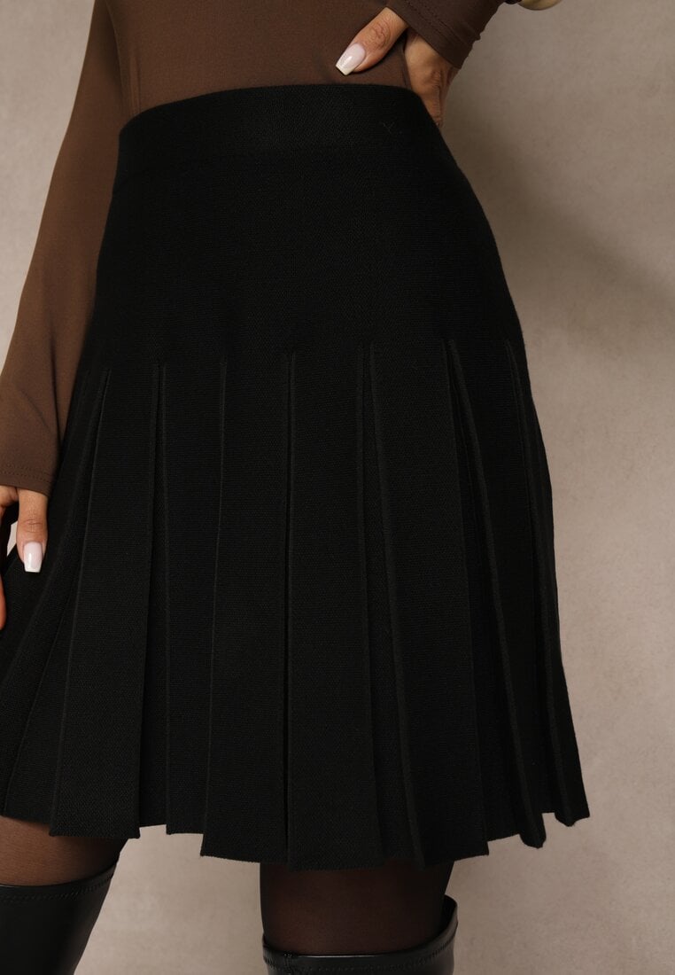 Czarna Spódnica High Waist z Wiskozą Zdobiona Plisami Coroxera