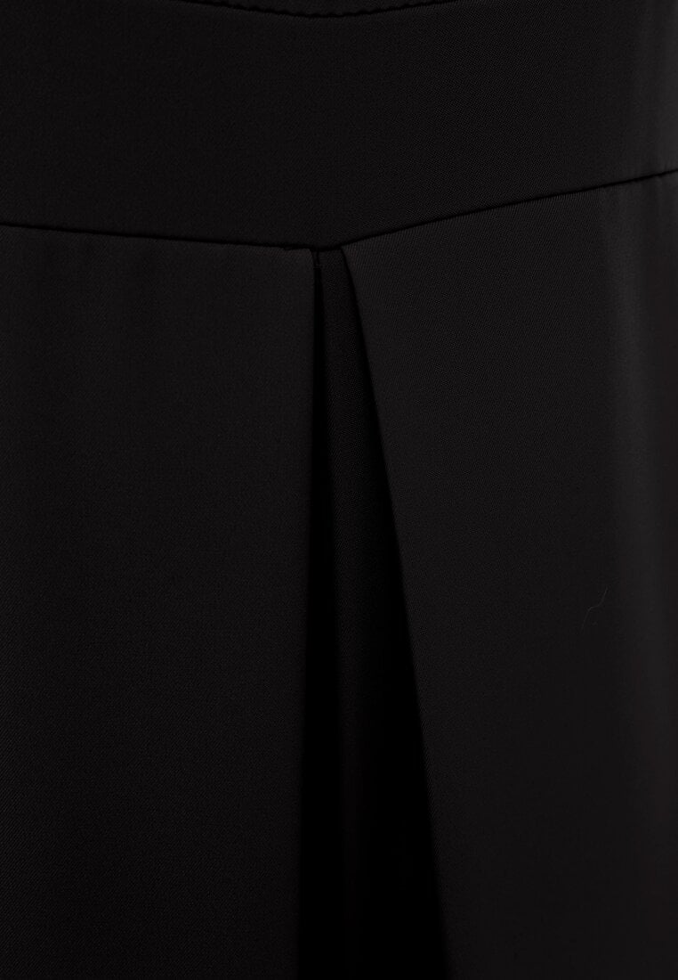 Czarny Taliowany Kombinezon Ozdobiony Zakładkami Berinola