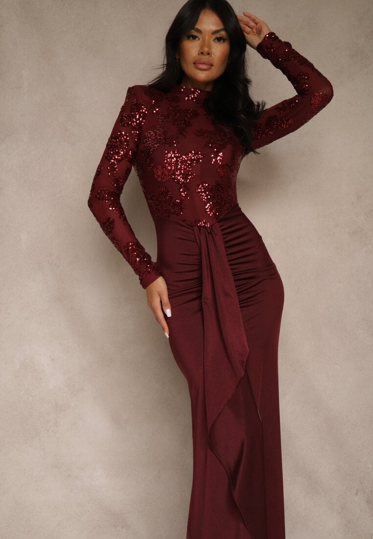 Bordowa Koktajlowa Sukienka z Półgolfem Zdobiona Cekinami i Trenem Nautitune
