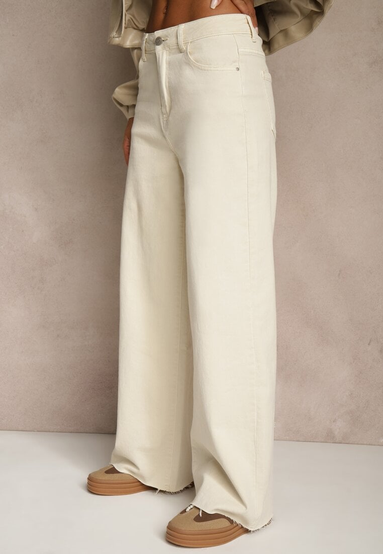Jasnobeżowe Jeansy Wide Leg High Waist z Postrzępionymi Krawędziami Brizess