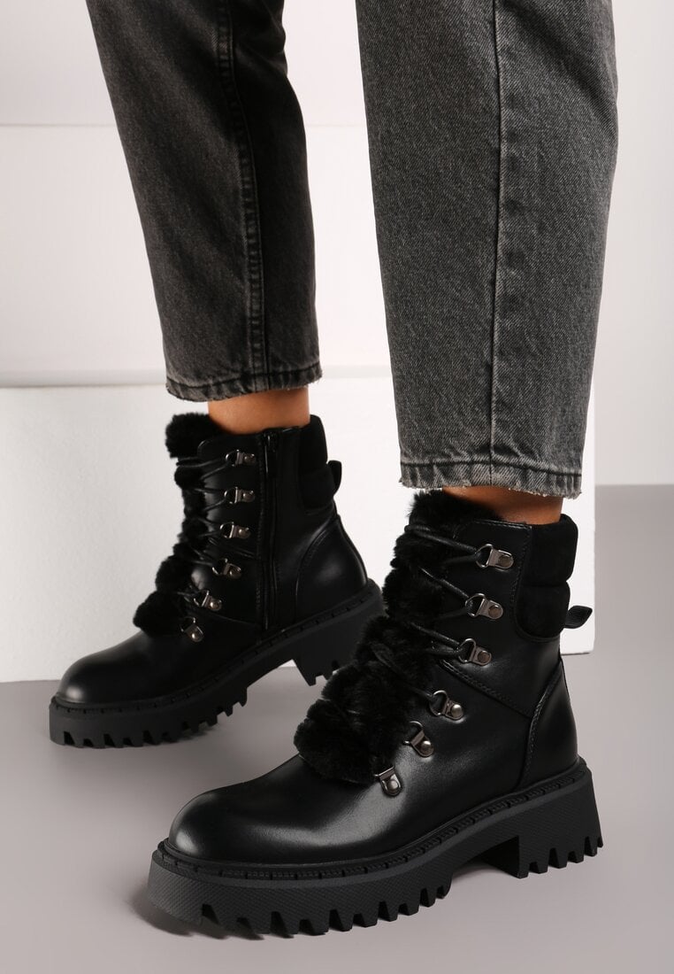 Czarne Trapery w Casualowym Stylu z Futerkowym Zdobieniem na Języku Taniapea