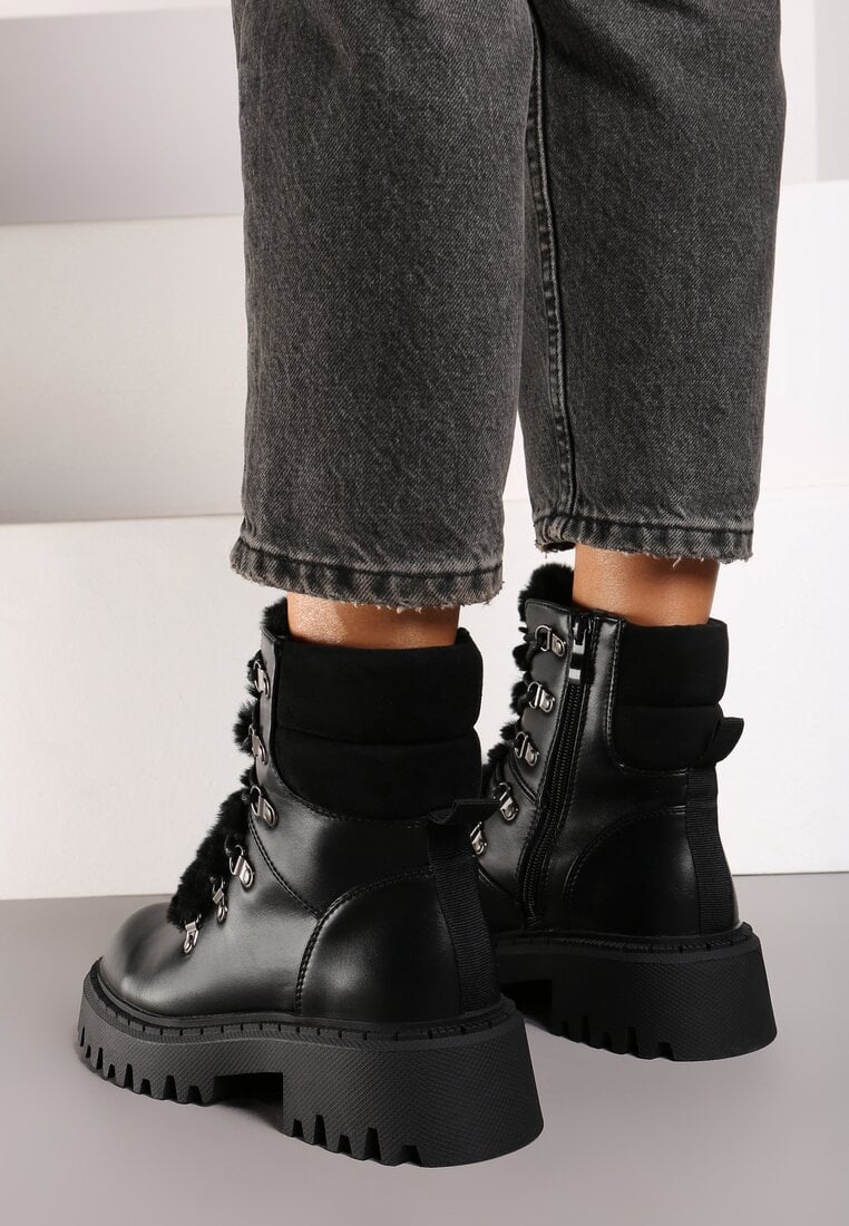 Czarne Trapery w Casualowym Stylu z Futerkowym Zdobieniem na Języku Taniapea