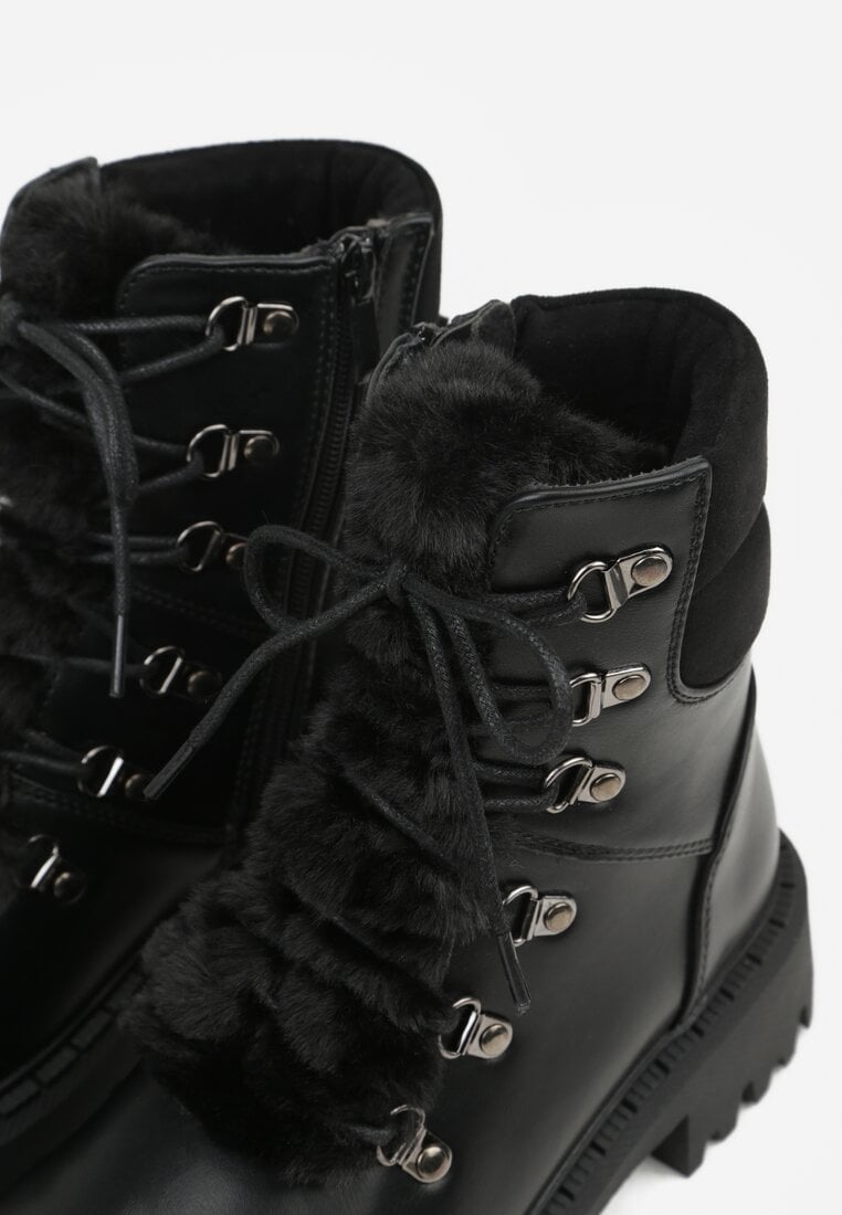 Czarne Trapery w Casualowym Stylu z Futerkowym Zdobieniem na Języku Taniapea