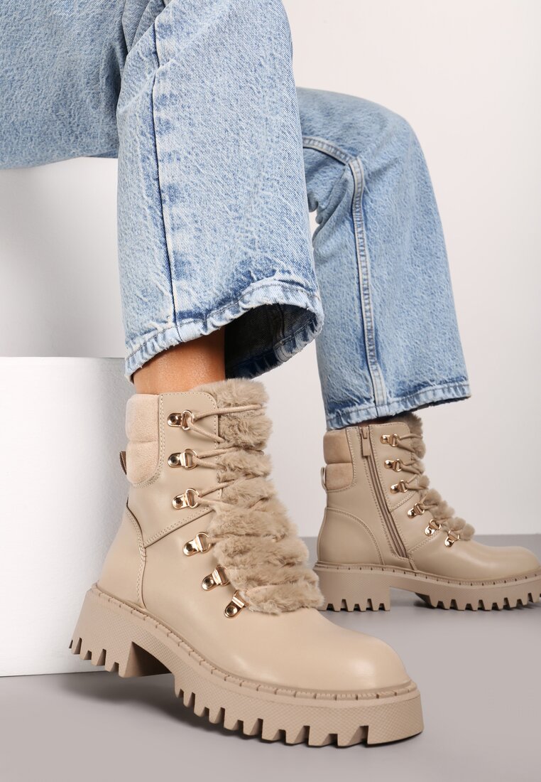 Ciemnobeżowe Trapery w Casualowym Stylu z Futerkowym Zdobieniem na Języku Taniapea