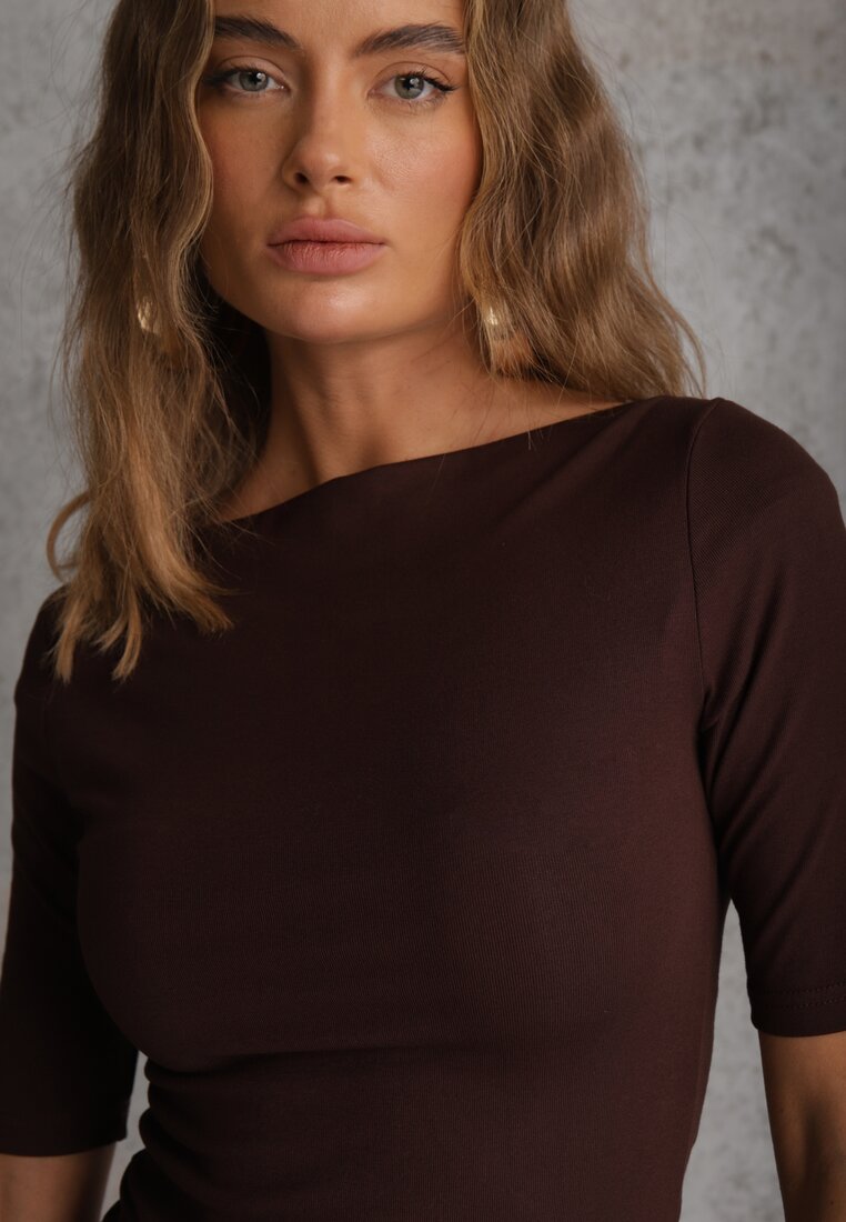 Brązowy Dopasowany T-shirt z Wiskozy z Dekoltem w Łódkę Vivianna