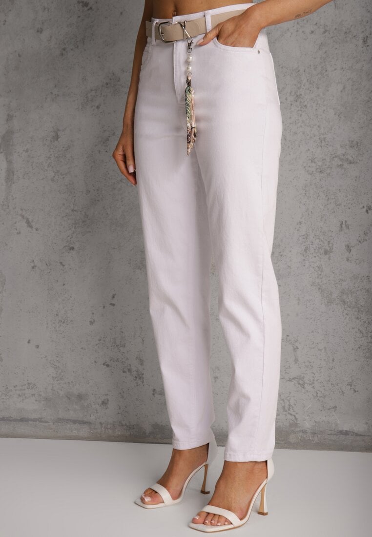 Białe Jeansy Mom Fit z Bawełny i Wiskozy z Dodatkowym Paskiem Prosinix