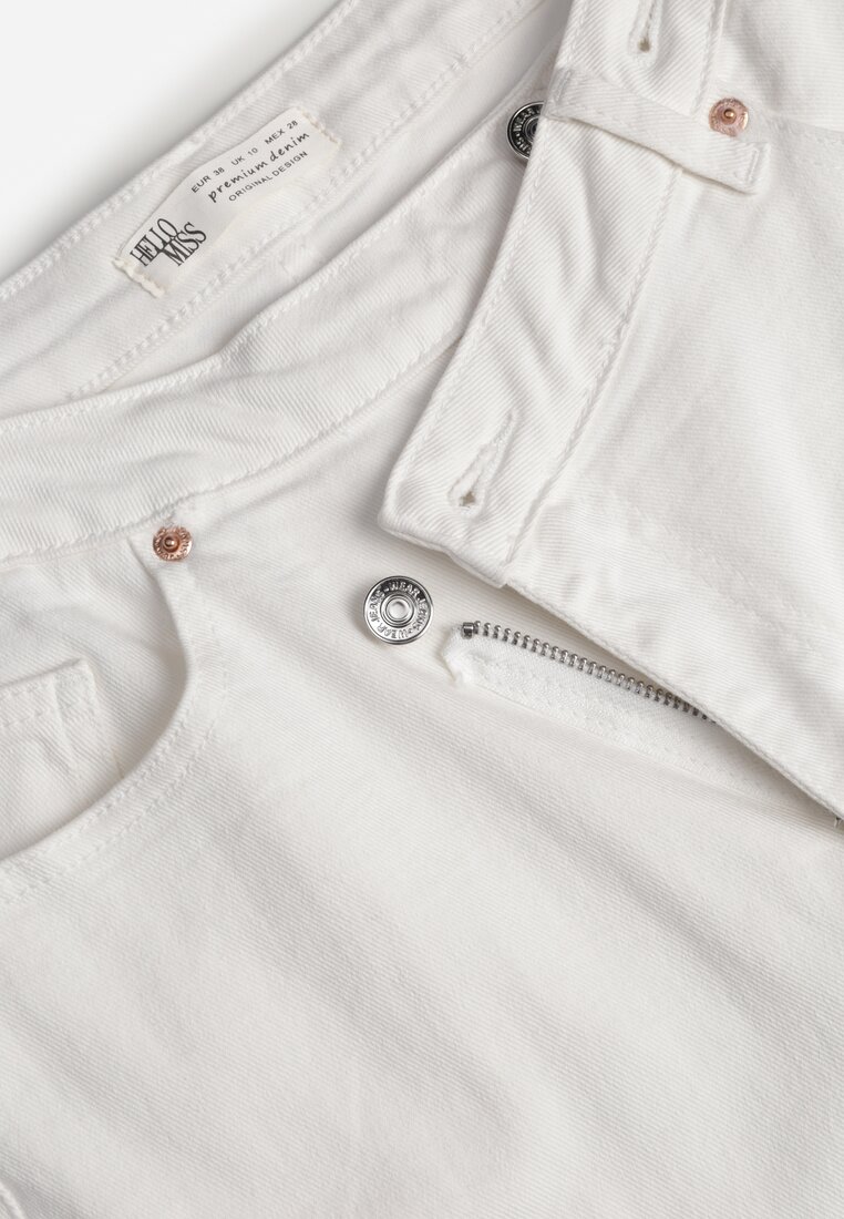 Białe Bawełniane Jeansy Wide Leg z Asymetrycznym Guzikiem Thesiphi