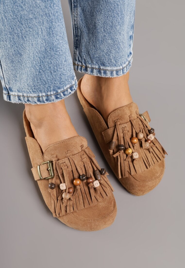 Jasnobrązowe Klapki na Platformie Ozdobione Koralikami Klamrami i Frędzlami Leurecea