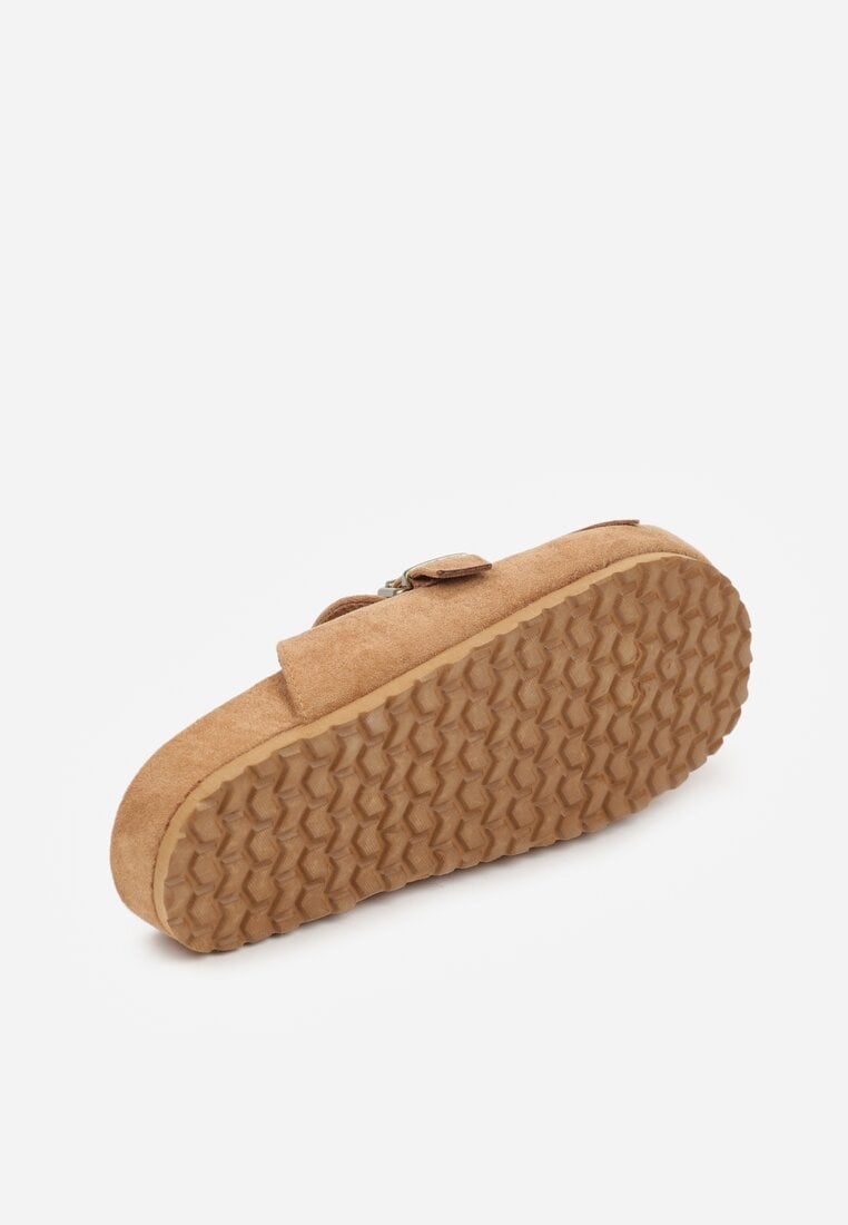 Jasnobrązowe Klapki na Platformie Ozdobione Koralikami Klamrami i Frędzlami Leurecea