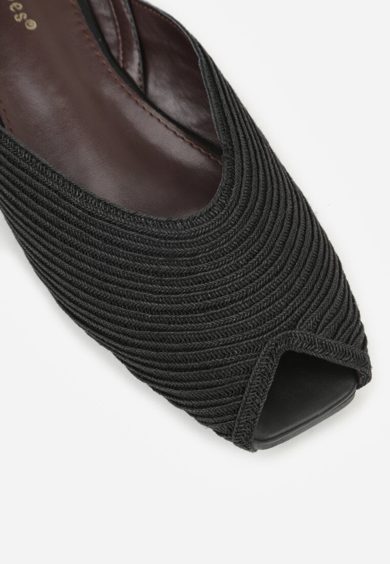 Czarne Sandały z Plecionką i Metalicznymi Ozdobami Crowstrider
