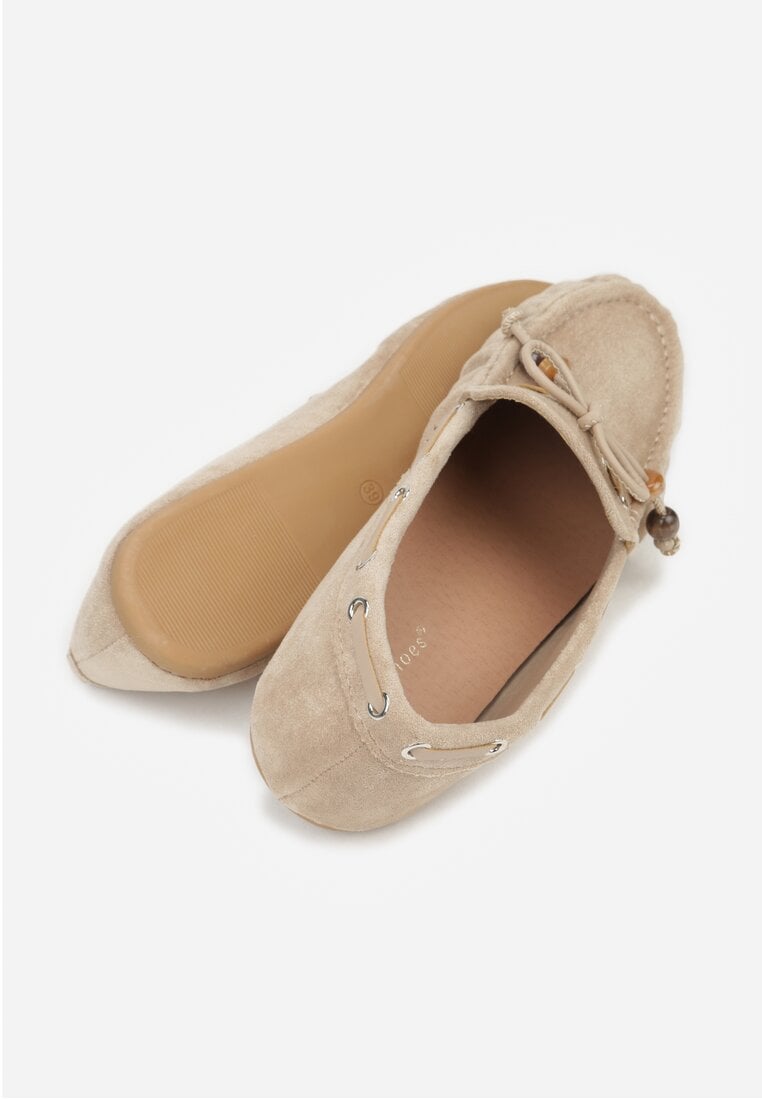 Ciemnobeżowe Mokasyny Ozdobione Kokardą Koralikami i Przeszyciami Clanrunner