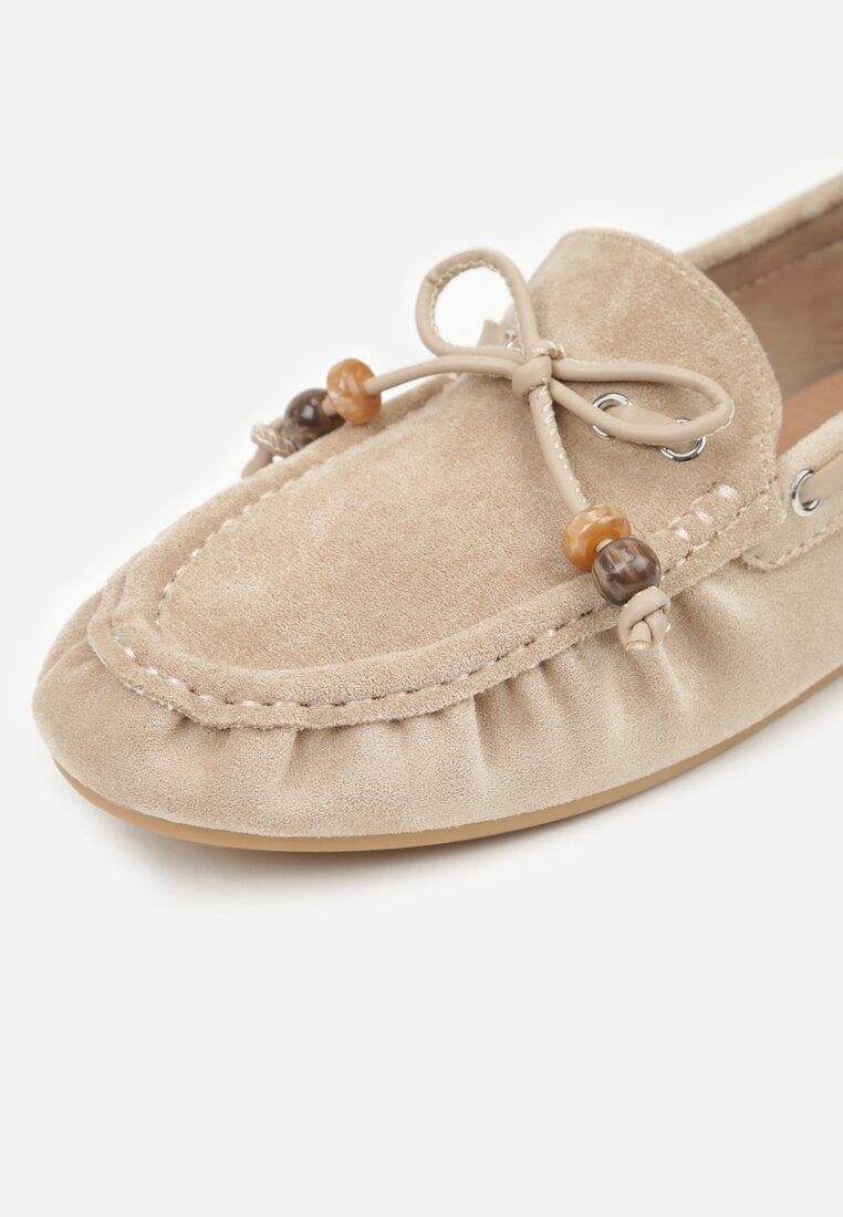 Ciemnobeżowe Mokasyny Ozdobione Kokardą Koralikami i Przeszyciami Clanrunner