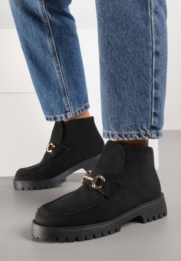 Czarne Botki w Stylu Loafersów Zdobione Metaliczną Aplikacją Aqianey
