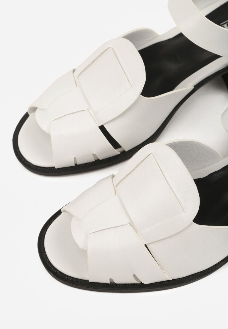 Białe Sandały na Słupku z Geometryczną Cholewką Aiganele