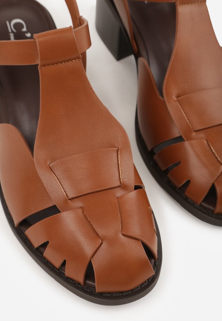 Brązowe Sandały na Słupku Ozdobione Wycięciami Rharlan