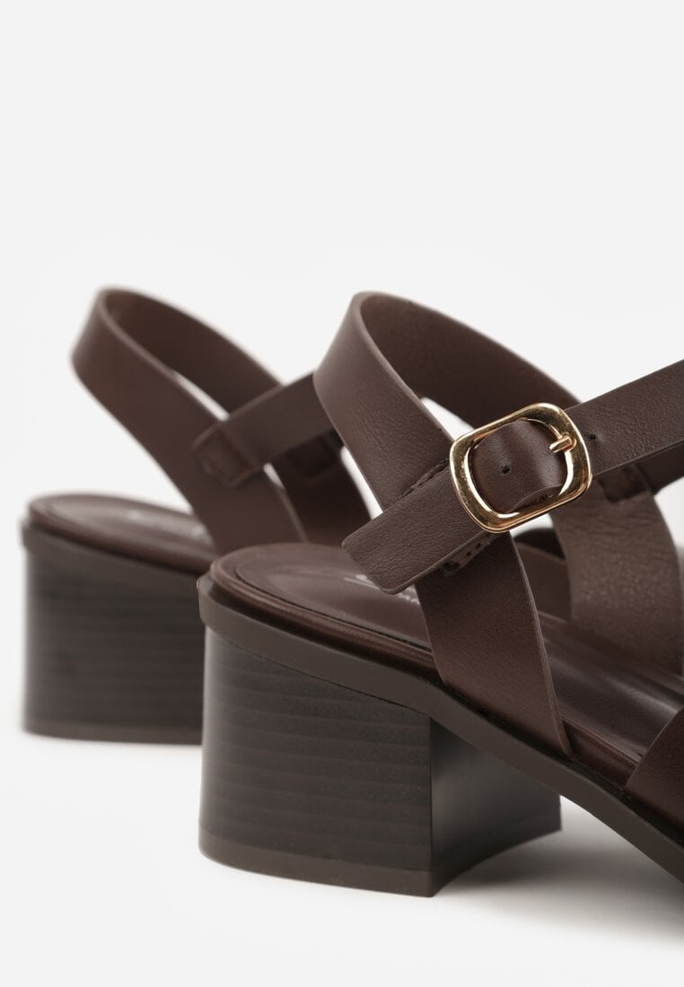 Ciemnobrązowe Sandały na Słupku Ozdobione Wycięciami Rharlan