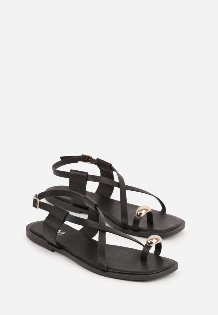 Czarne Sandały Typu Japonki Ozdobione Metaliczną Aplikacją Grynyra