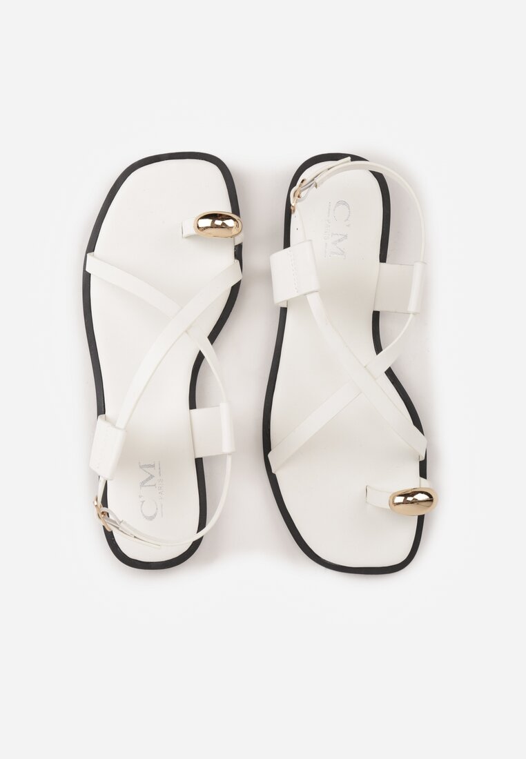 Białe Sandały Typu Japonki Ozdobione Metaliczną Aplikacją Grynyra