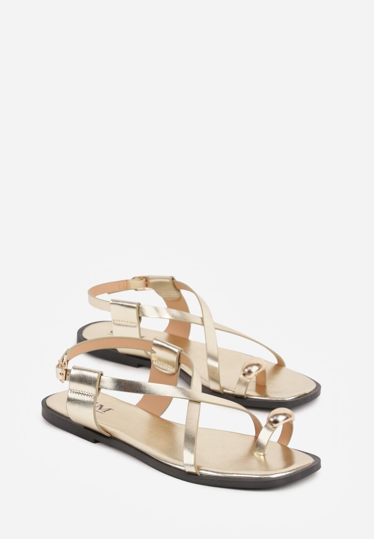 Złote Sandały Typu Japonki Ozdobione Metaliczną Aplikacją Grynyra