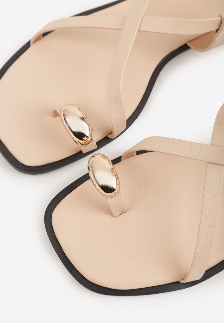 Beżowe Sandały Typu Japonki Ozdobione Metaliczną Aplikacją Grynyra