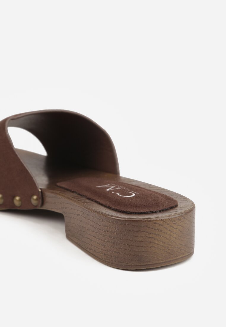 Ciemnobrązowe Klapki z Nitami Lephiaphe