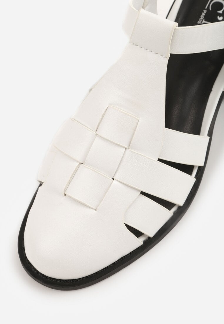 Białe Sandały na Stożku Ozdobione Geometryczną Cholewką Peripe