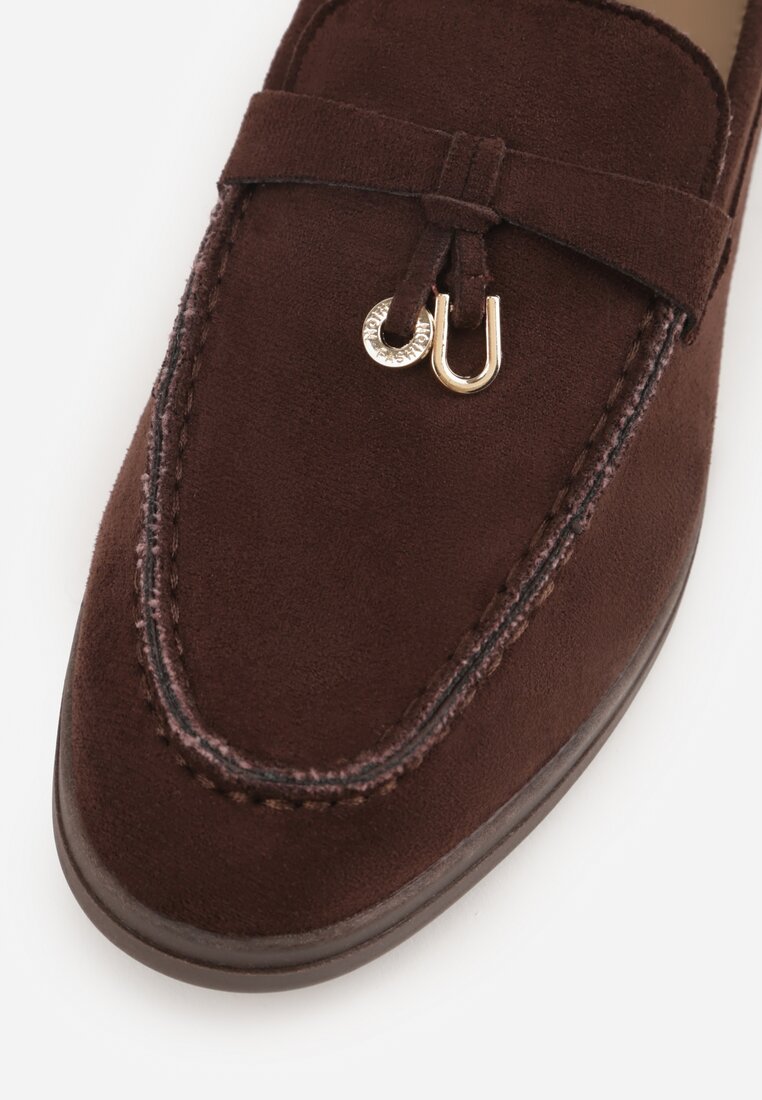 Brązowe Mokasyny z Ekozamszu Zdobione Metaliczną Zawieszką Ralselia