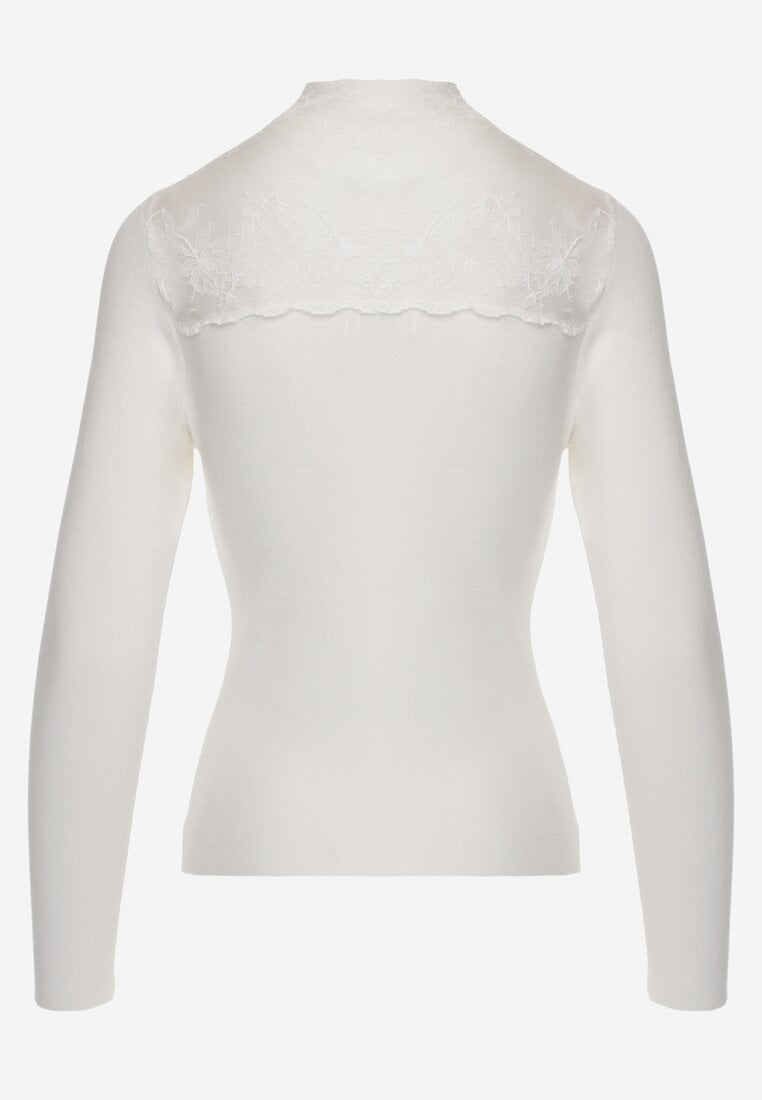 Biały Sweter z Półgolfem z Wiskozą o Dopasowanym Kroju Zdobiony Koronką Oceanus