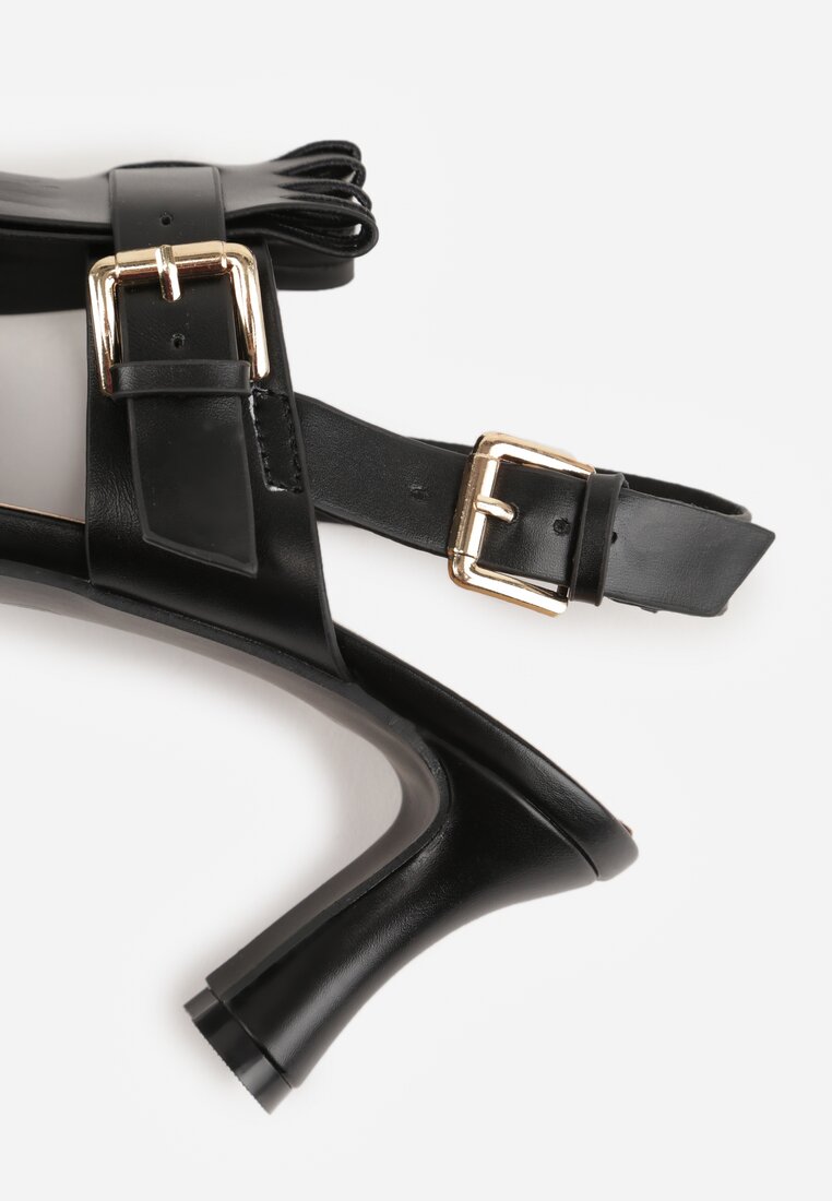 Czarne Sandały na Słupku z Frędzlami z Przodu Cahriana