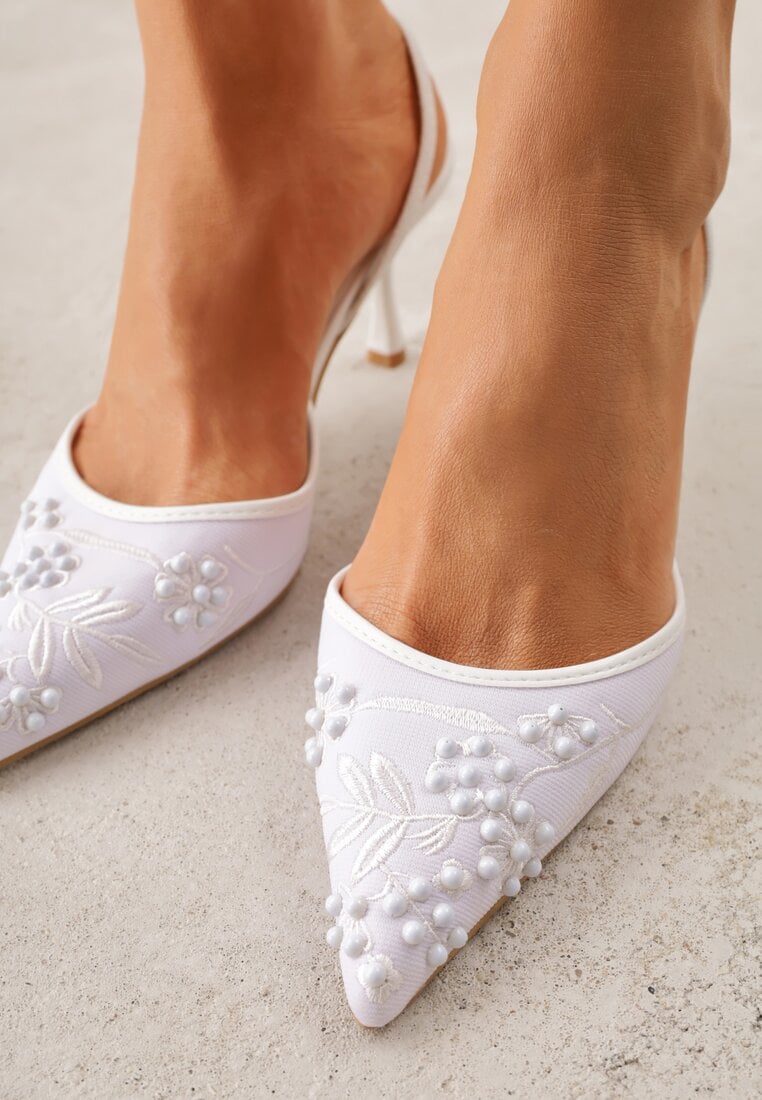 Białe Sandały na Szpilce Ozdobione Haftowanym Wzorem i Koralikami Sametis