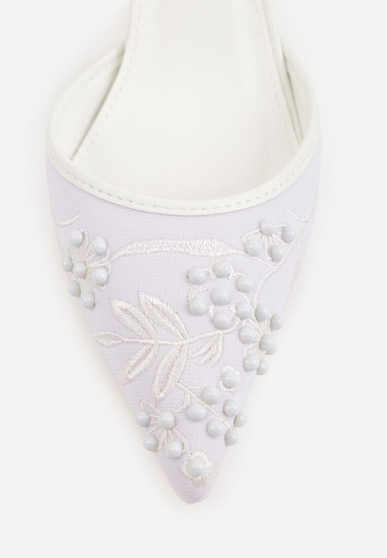 Białe Sandały na Szpilce Ozdobione Haftowanym Wzorem i Koralikami Sametis