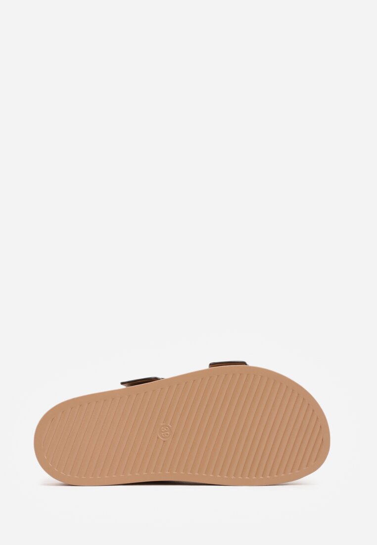 Ciemnobeżowe Klapki z Metalicznymi Klamrami Aetheta