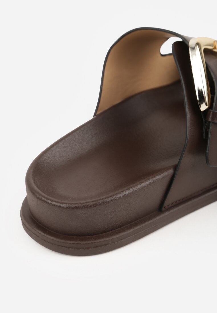 Ciemnobrązowe Klapki z Metalicznymi Klamrami Aetheta