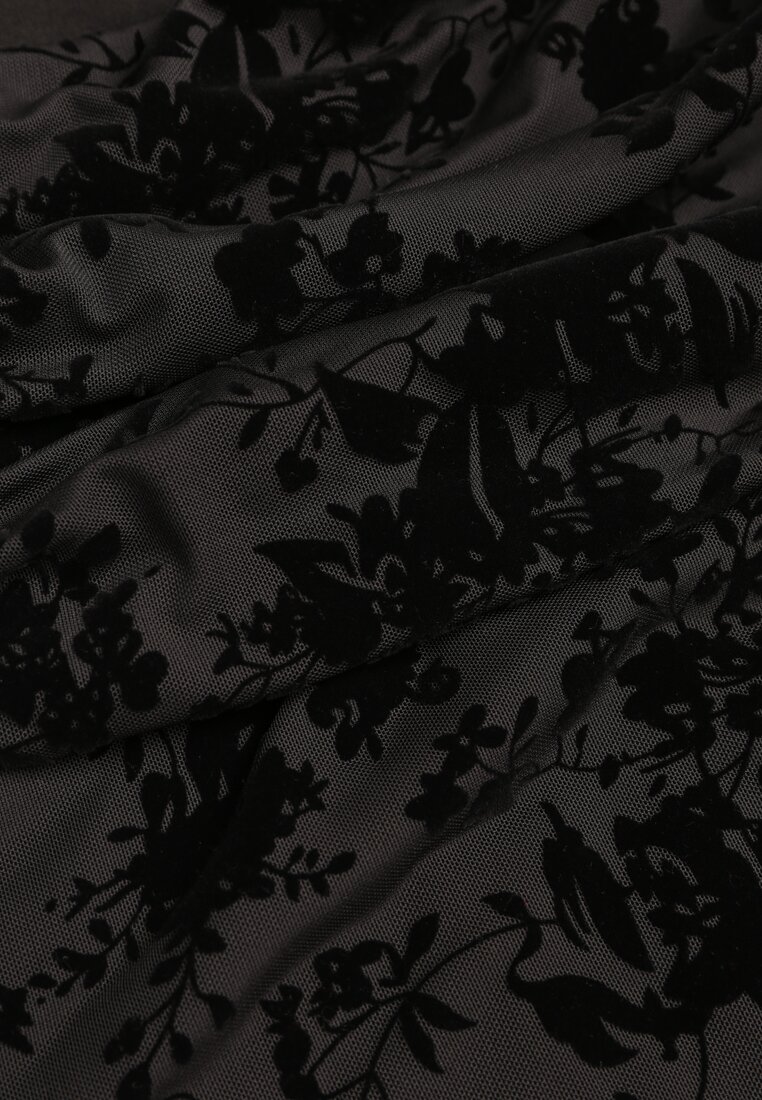 Czarna Wizytowa Sukienka VICES Off Shoulder z Kwiatowym Wzorem z Weluru Adrakharei