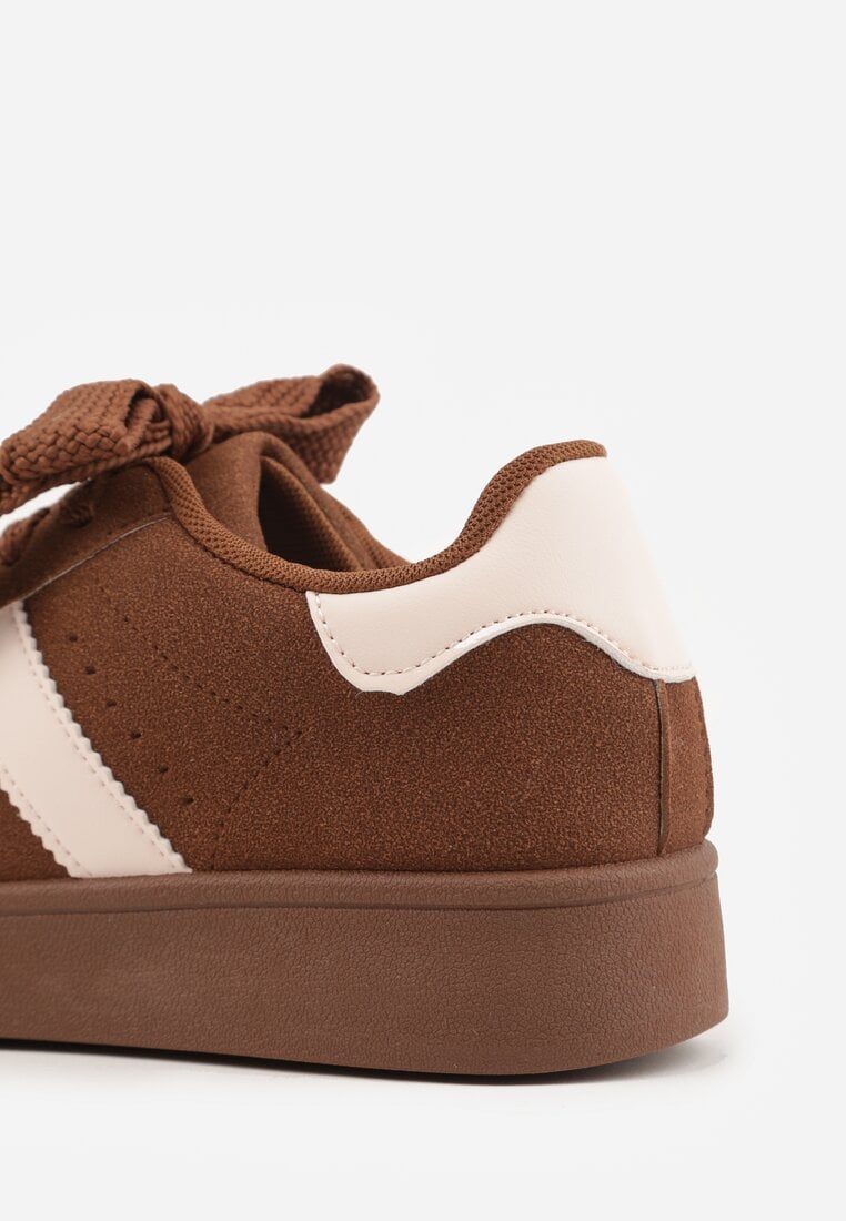 Brązowo-Białe Sneakersy na Niskiej Platformie z Naszywkami Flordexia