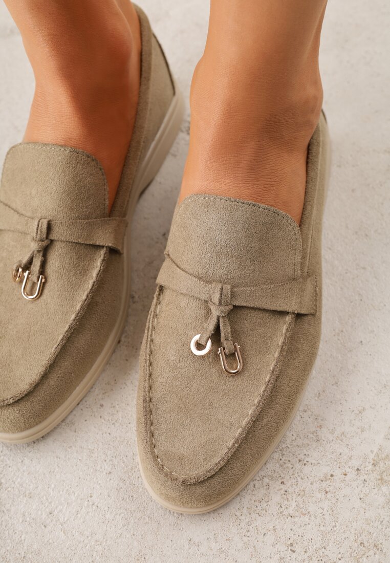 Jasnozielone Mokasyny z Imitacji Zamszu Zdobione Zawieszką i Przeszyciem Aezoris